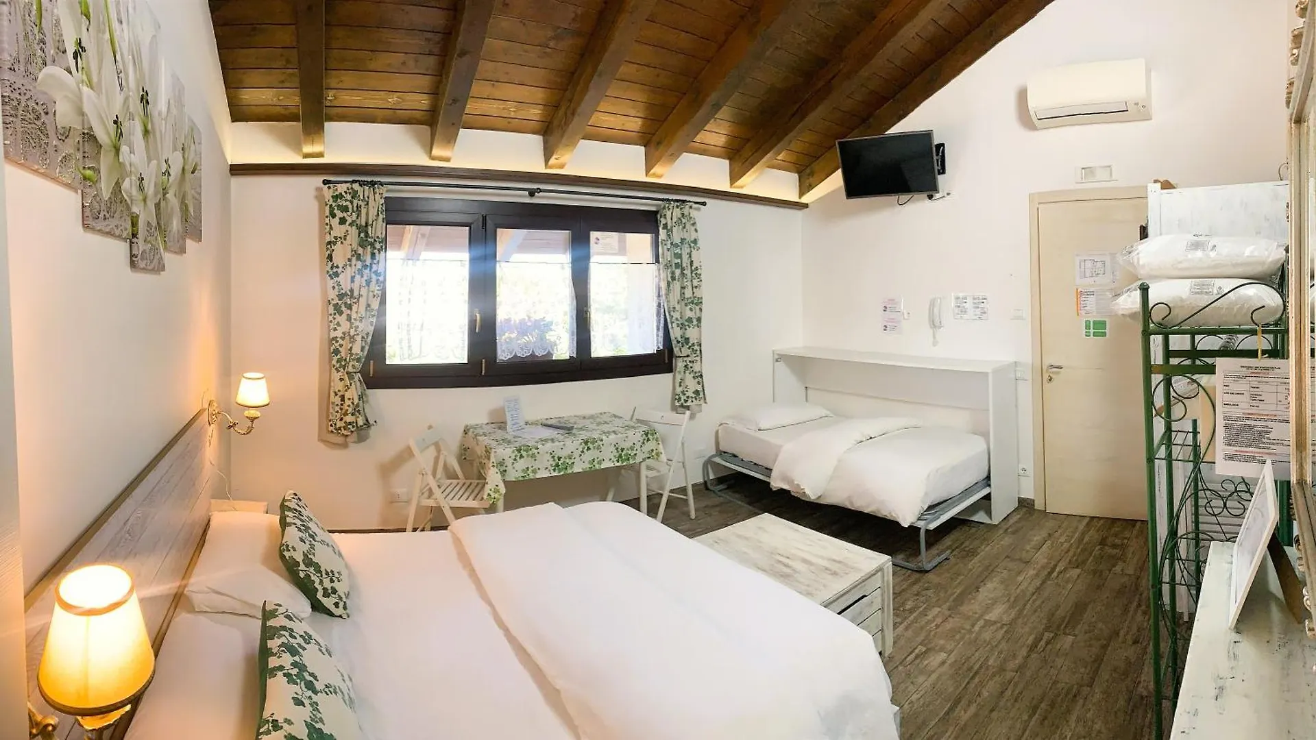 טסרה Villa Ai Tigli Venezia Guest House